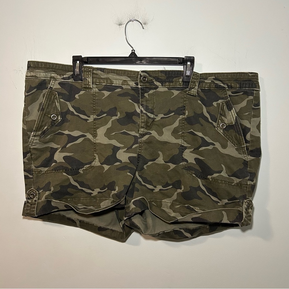 Torrid #FeeltheFit Camo Jean Shorts Size 24